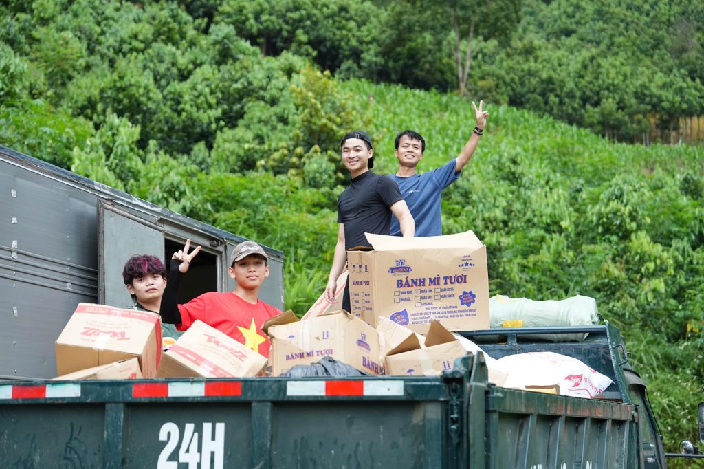 Koja Mart "trao Quà Là Phải Trao Tận Tay đồng Bào"