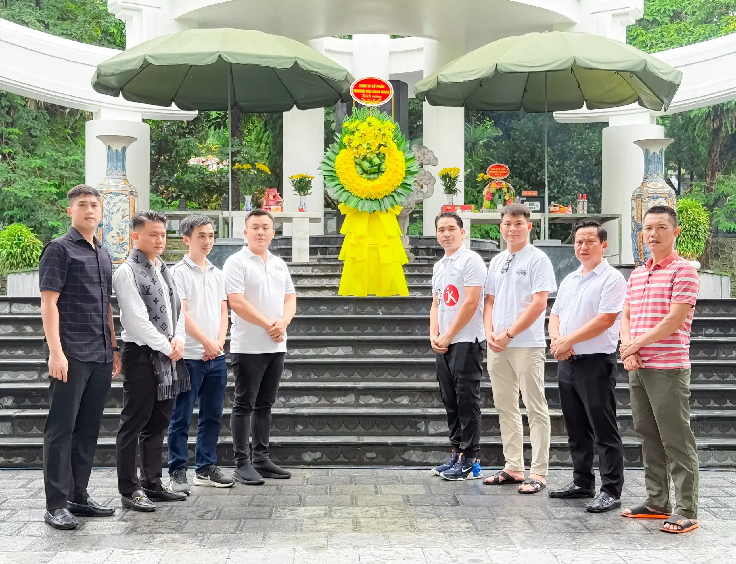 Koja Mart tri ân các anh hùng liệt sĩ tại Nghĩa trang Vị Xuyên, Hà Giang